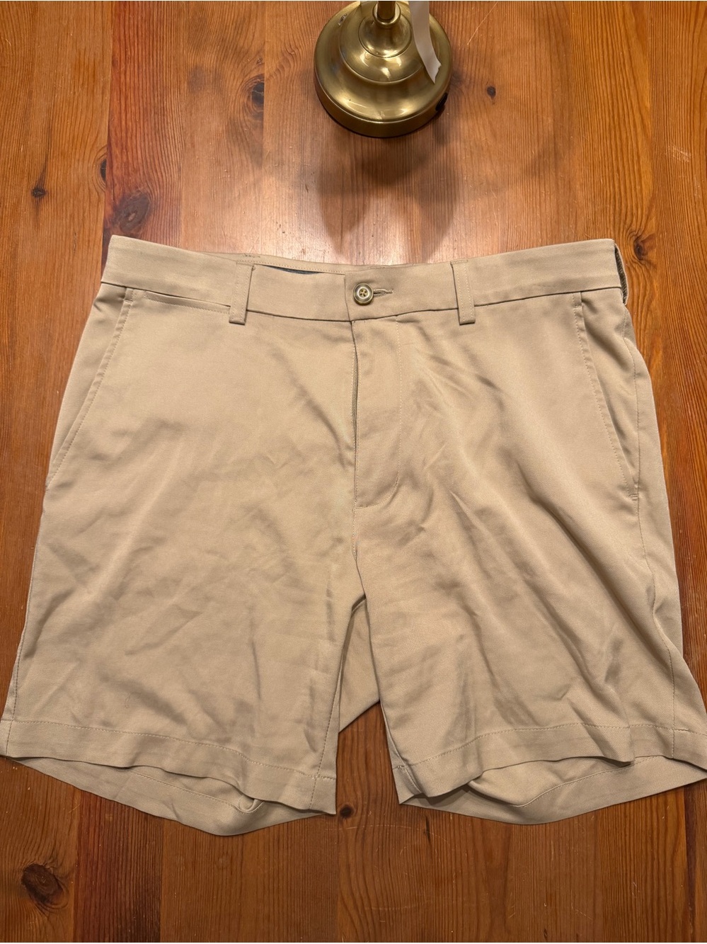 Roundtree & Yorke Men's Tan Flat-Front Shorts - 7-inch inseam